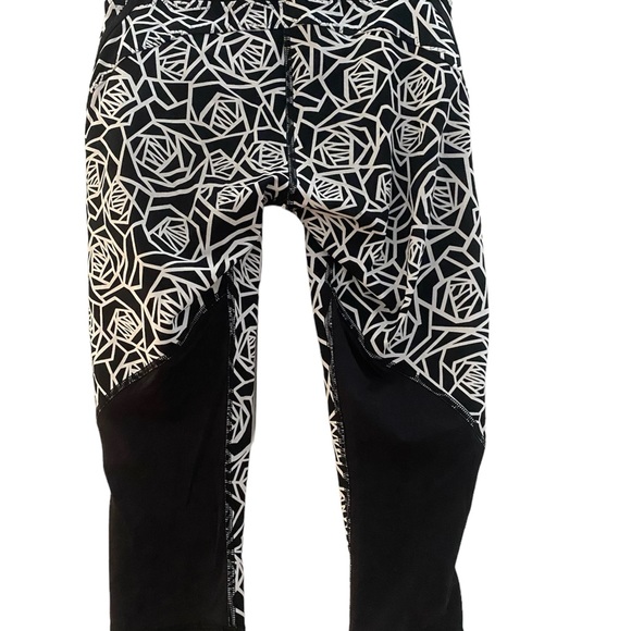 Lululemon Women's Crop Legging Size 2 Black & White - Picture 2 of 9